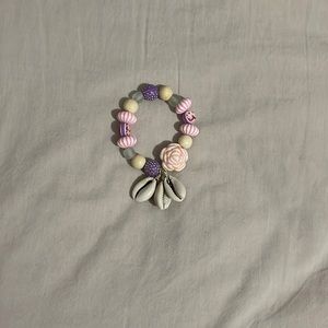 Sea shell and bead bracelet